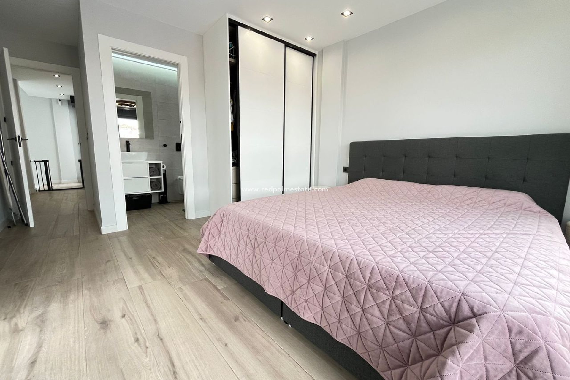 Återförsäljning - Villa -
Torrevieja - Costa Blanca