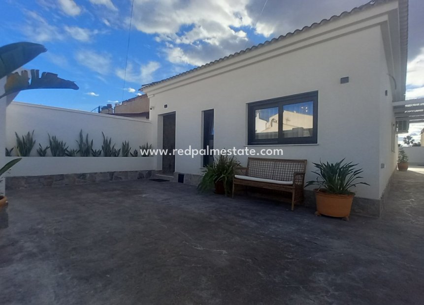 Återförsäljning - Villa -
Torrevieja - El Chaparral