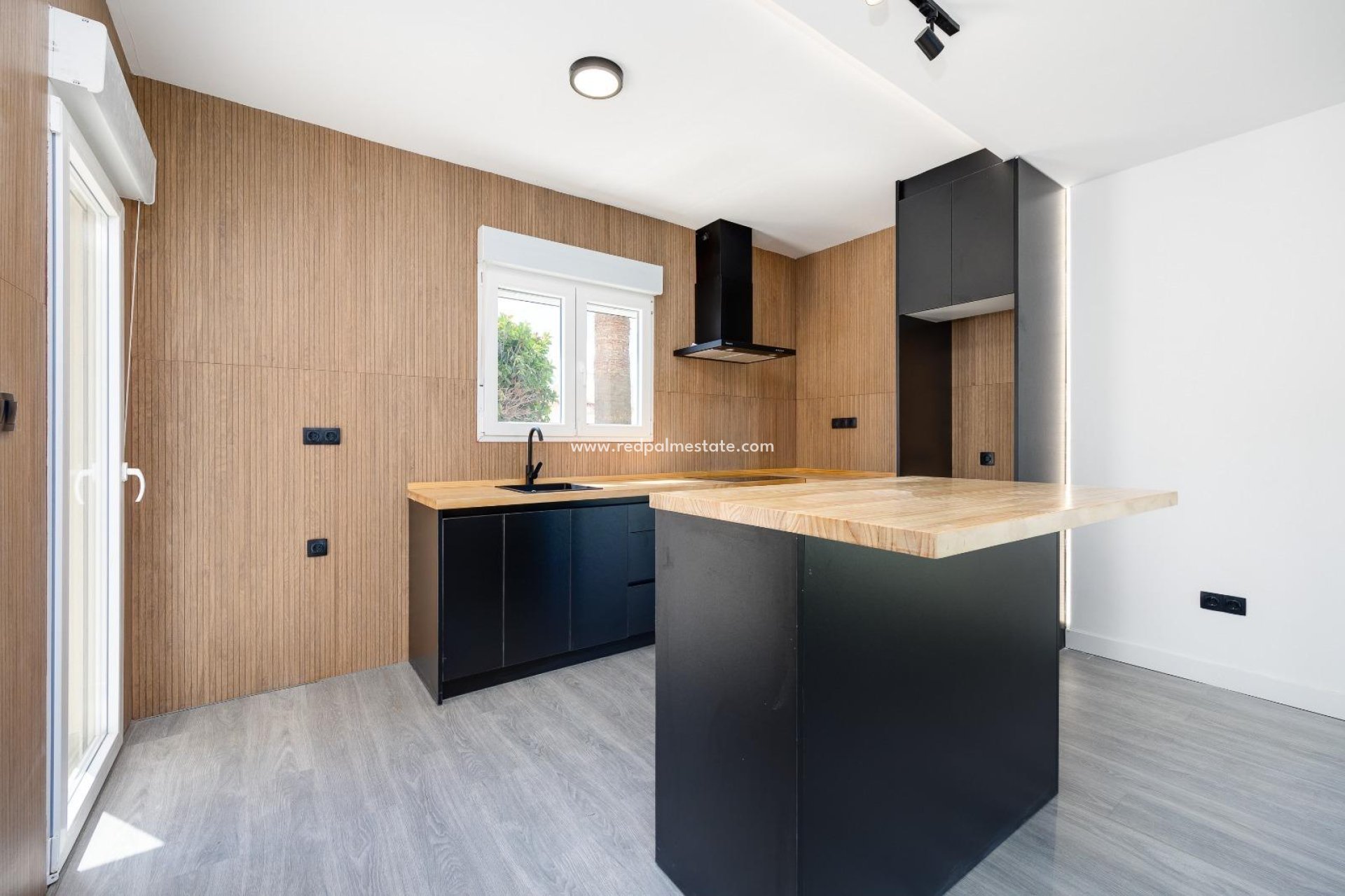 Återförsäljning - Villa -
Torrevieja - El limonar