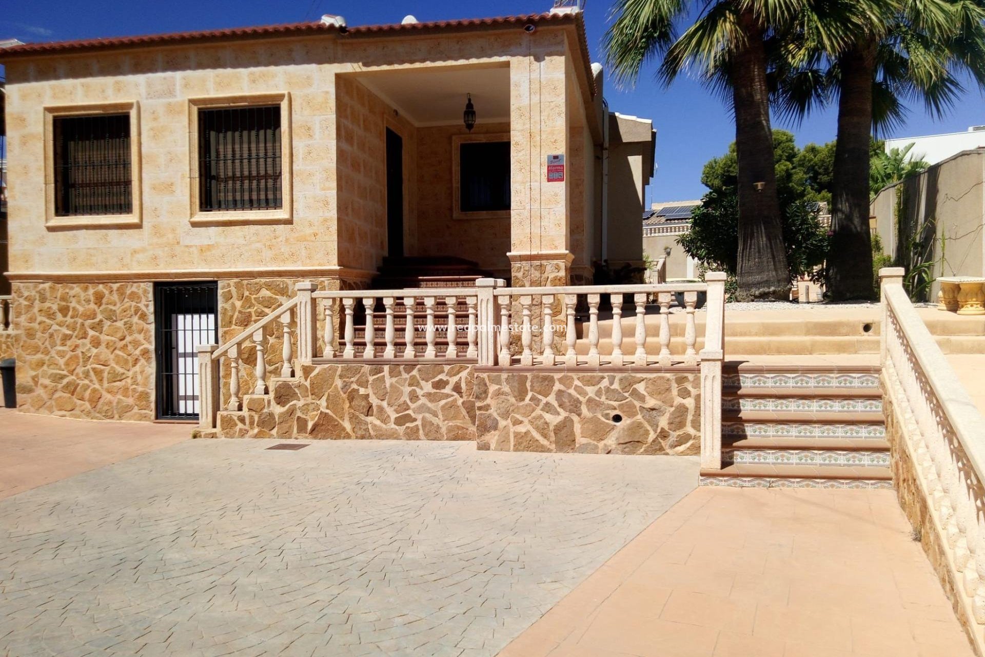 Återförsäljning - Villa -
Torrevieja - Eliseos playa