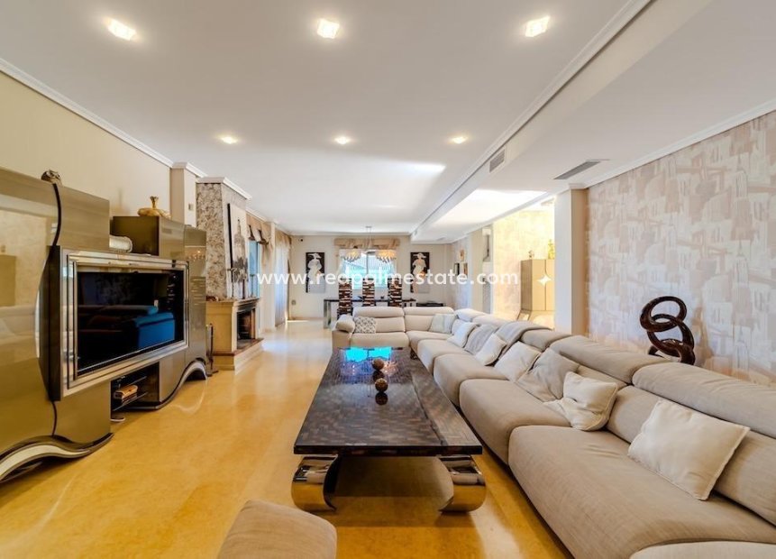Återförsäljning - Villa -
Torrevieja - La Mata