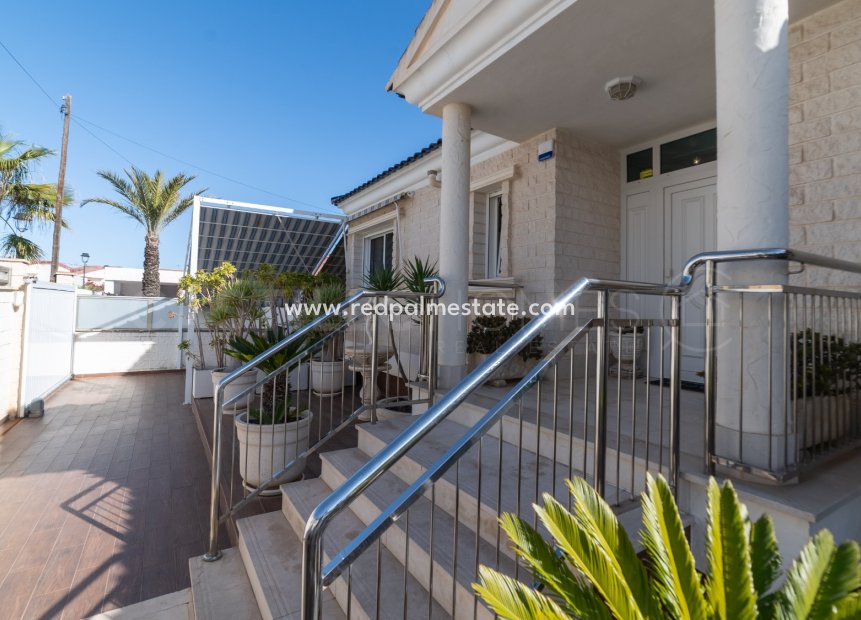 Återförsäljning - Villa -
Torrevieja - La Mata
