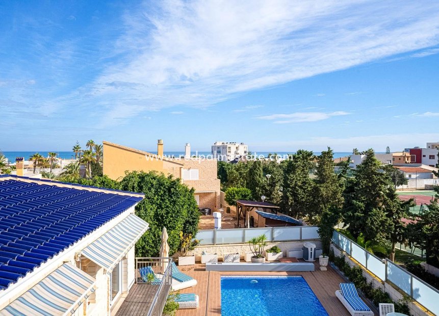 Återförsäljning - Villa -
Torrevieja - La Mata