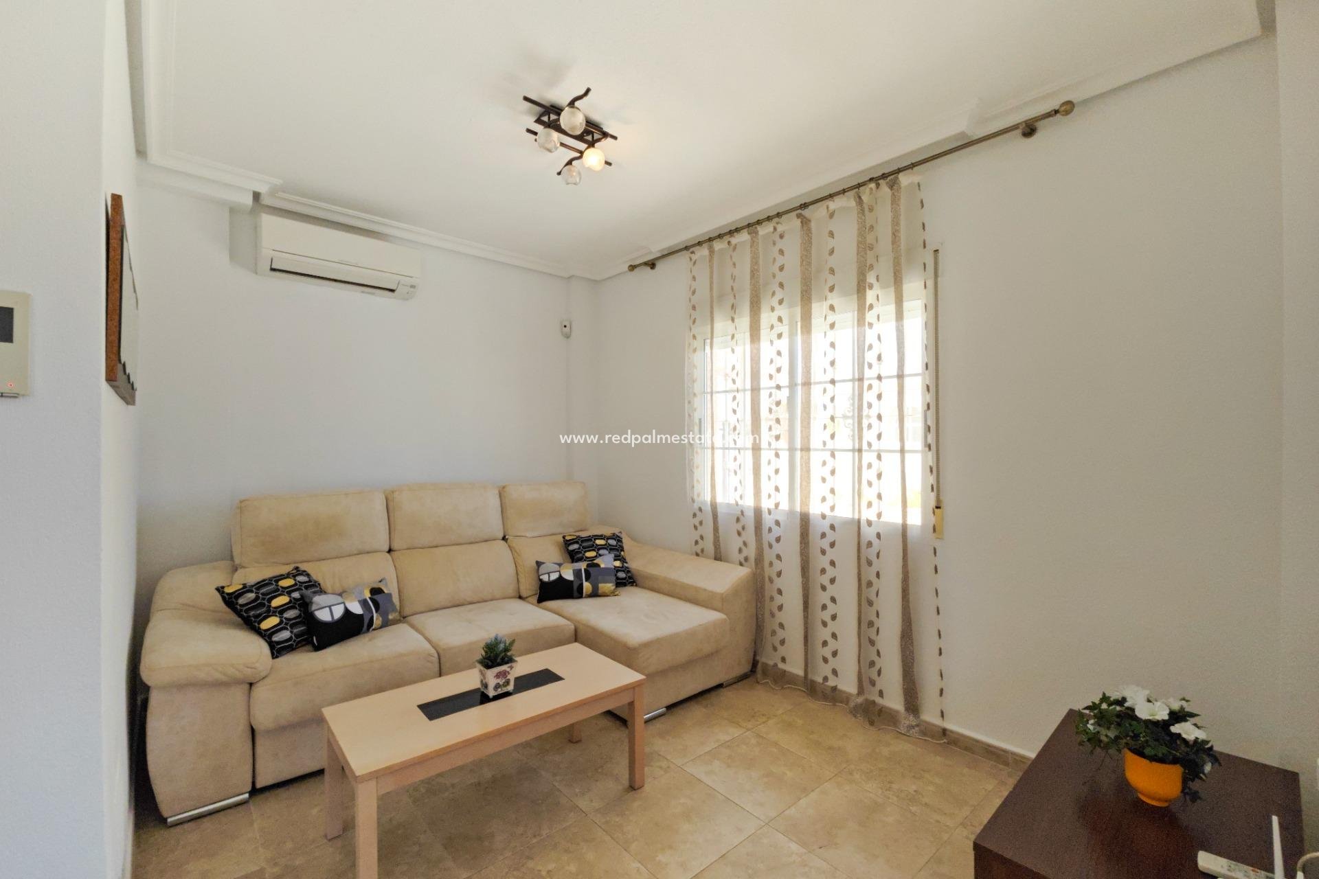 Återförsäljning - Villa -
Torrevieja - La Mata