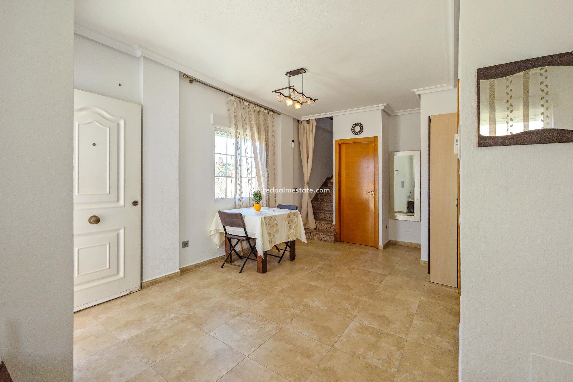 Återförsäljning - Villa -
Torrevieja - La Mata