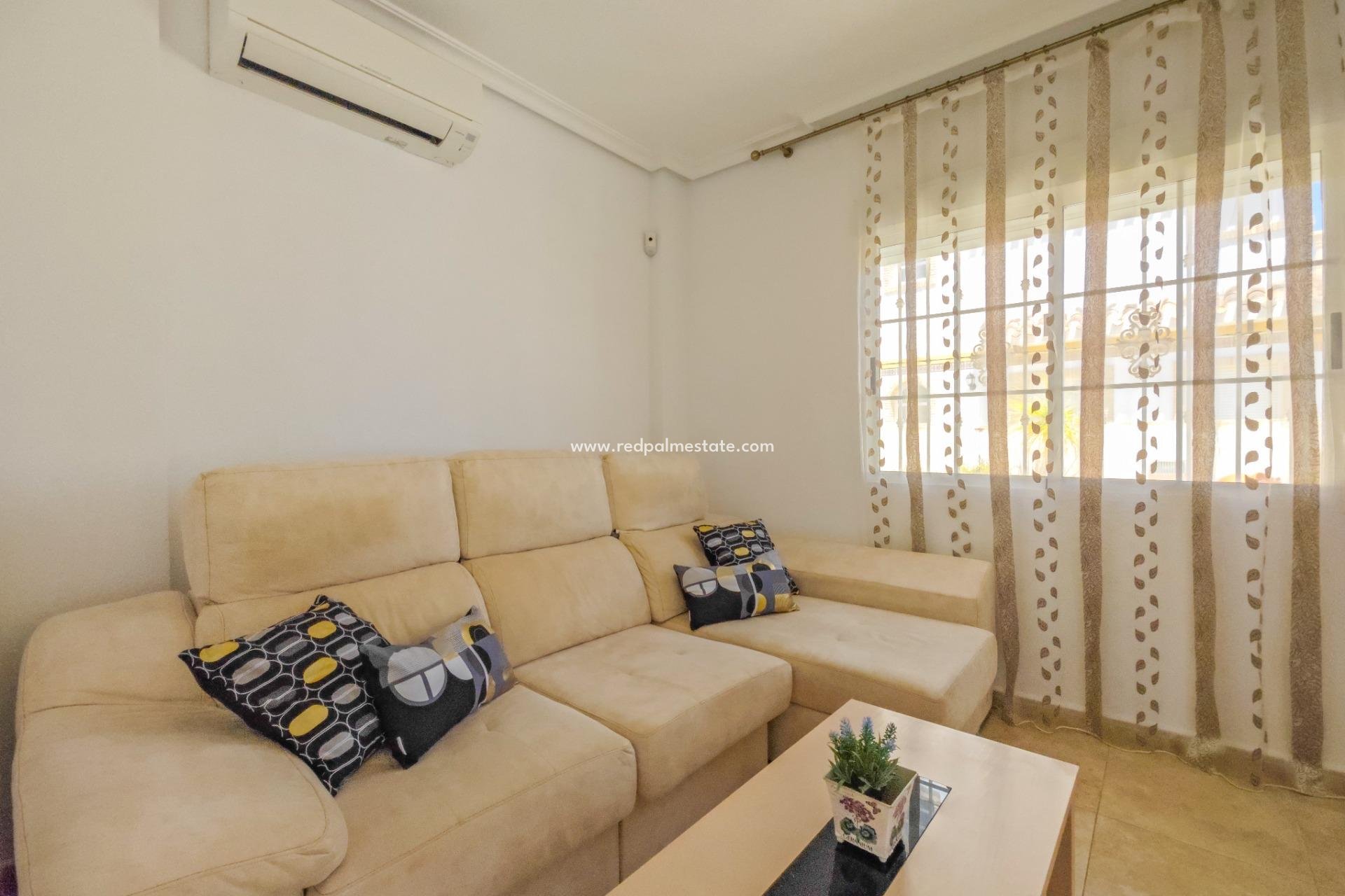 Återförsäljning - Villa -
Torrevieja - La Mata