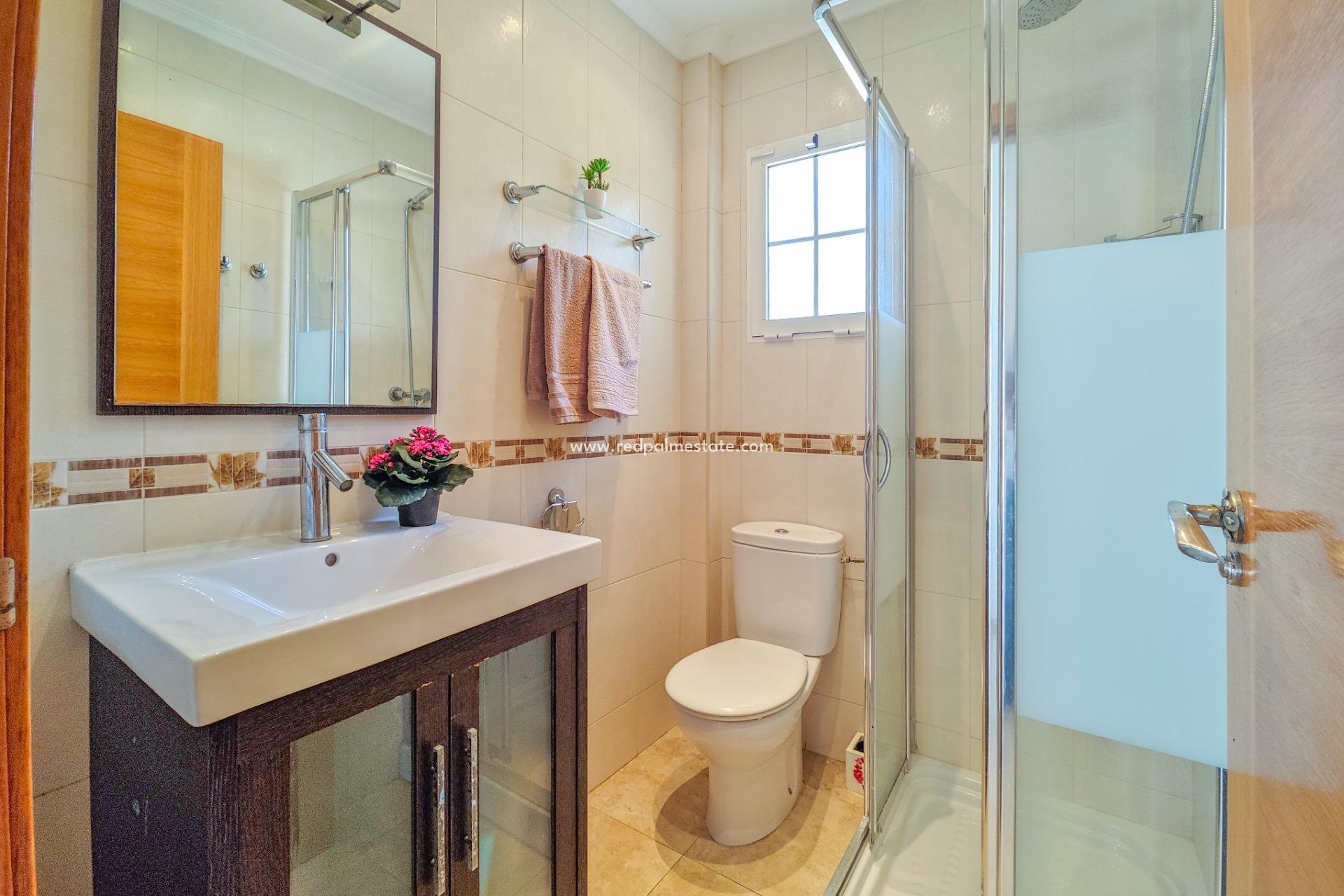 Återförsäljning - Villa -
Torrevieja - La Mata