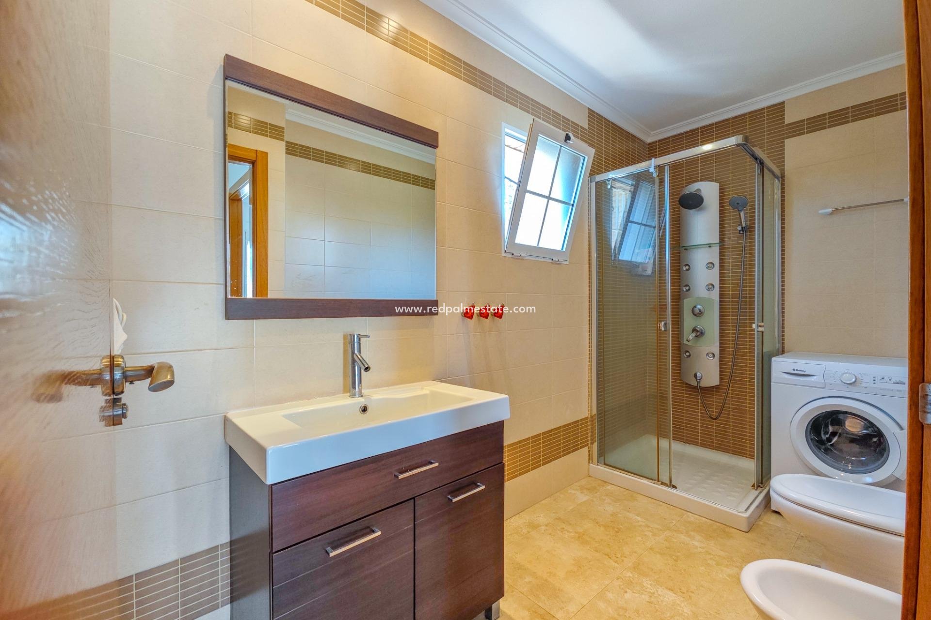 Återförsäljning - Villa -
Torrevieja - La Mata