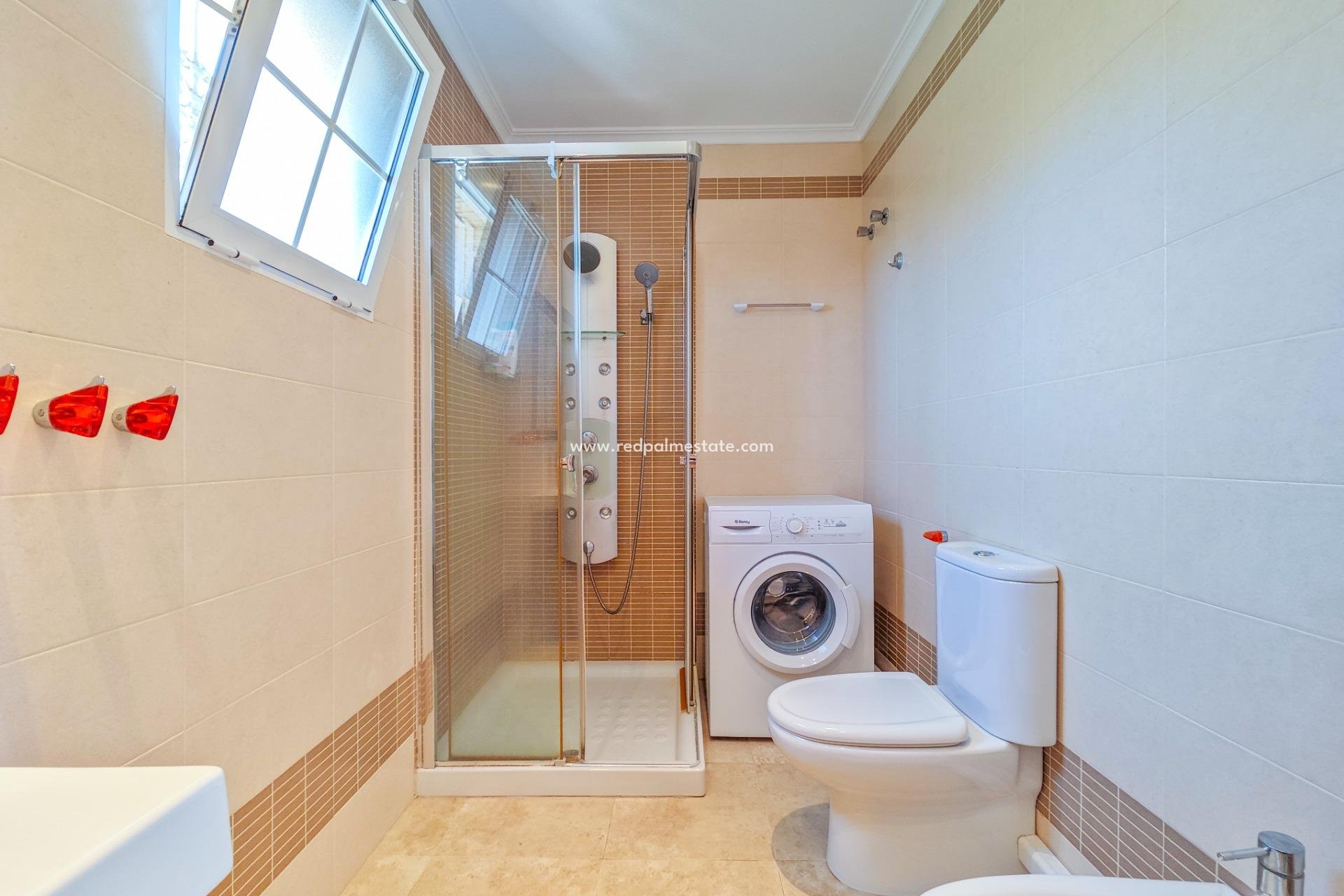 Återförsäljning - Villa -
Torrevieja - La Mata