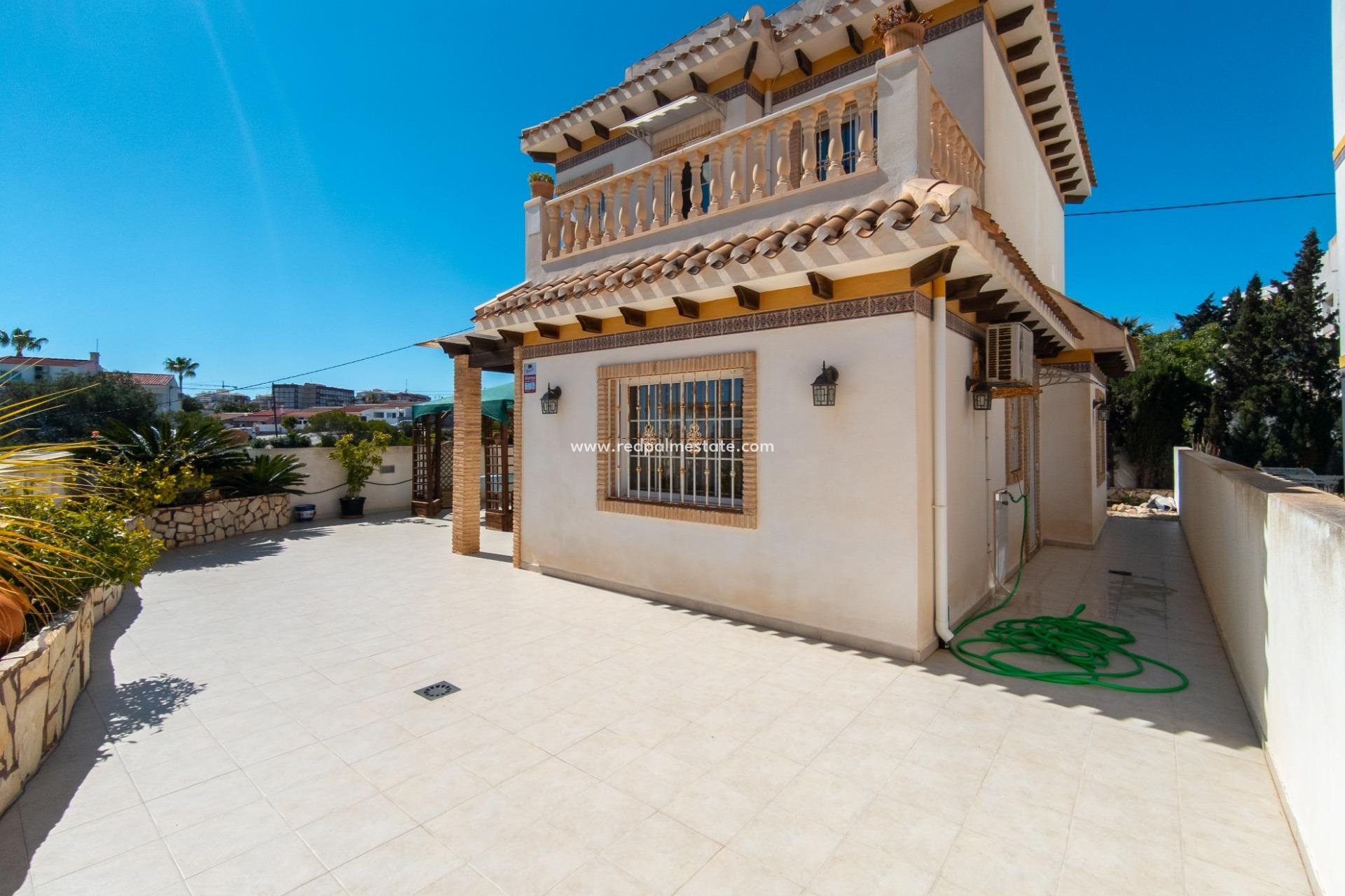 Återförsäljning - Villa -
Torrevieja - La Mata