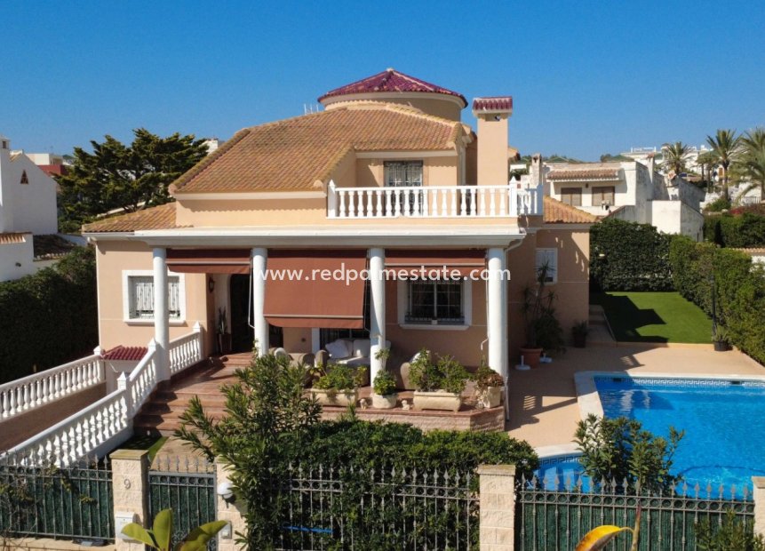 Återförsäljning - Villa -
Torrevieja - La Mata