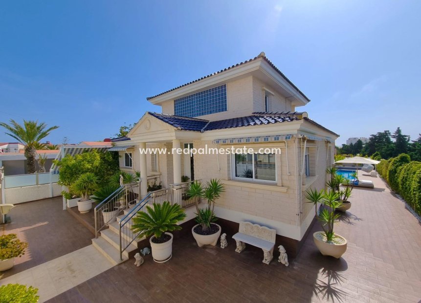 Återförsäljning - Villa -
Torrevieja - La Mata