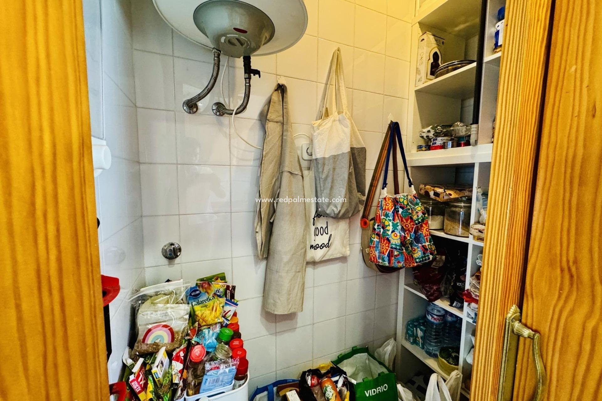 Återförsäljning - Villa -
Torrevieja - La Siesta - El Salado - Torreta