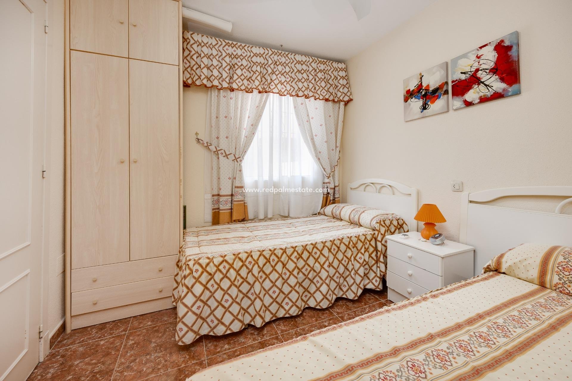 Återförsäljning - Villa -
Torrevieja - La Siesta - El Salado - Torreta