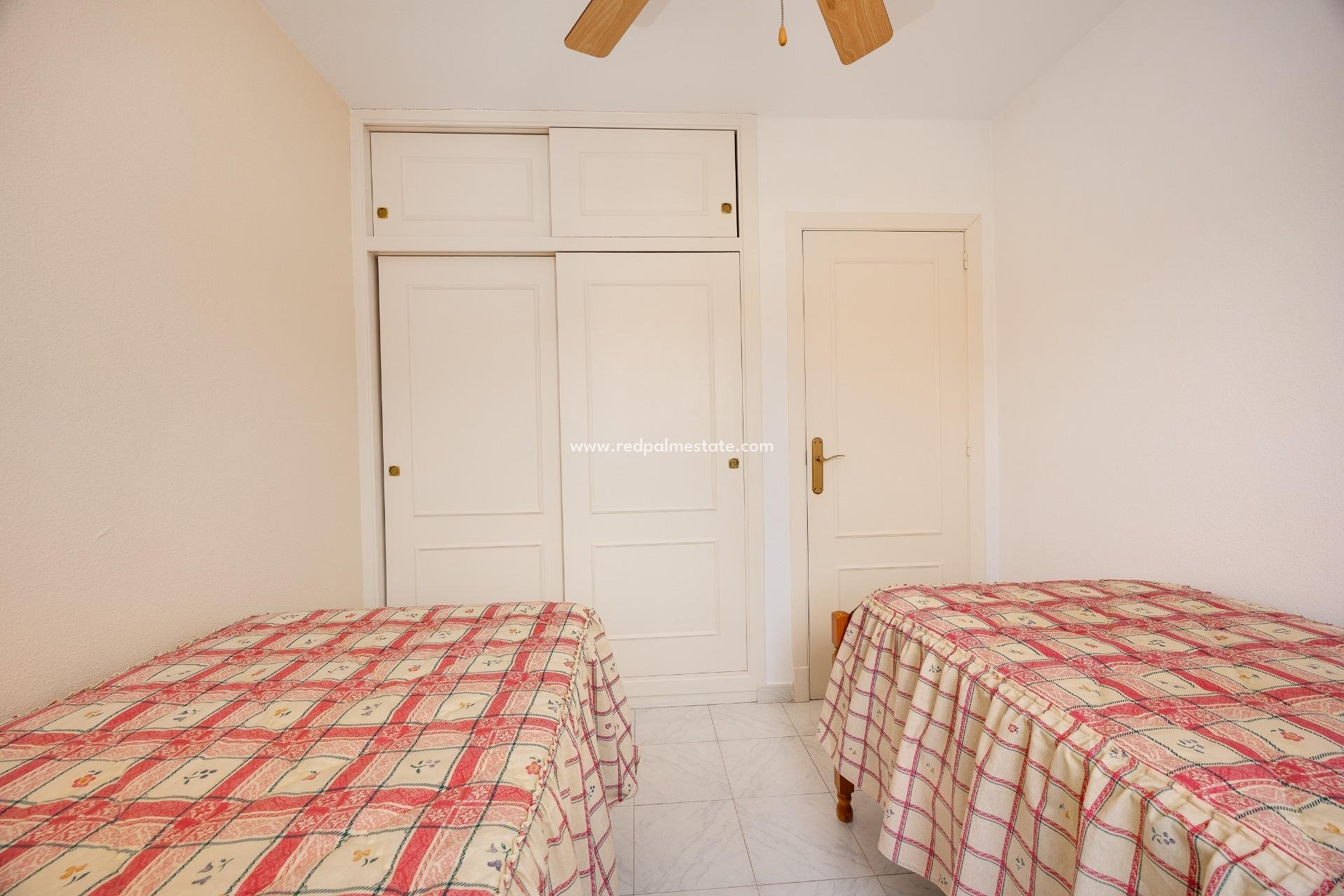 Återförsäljning - Villa -
Torrevieja - La Siesta - El Salado - Torreta