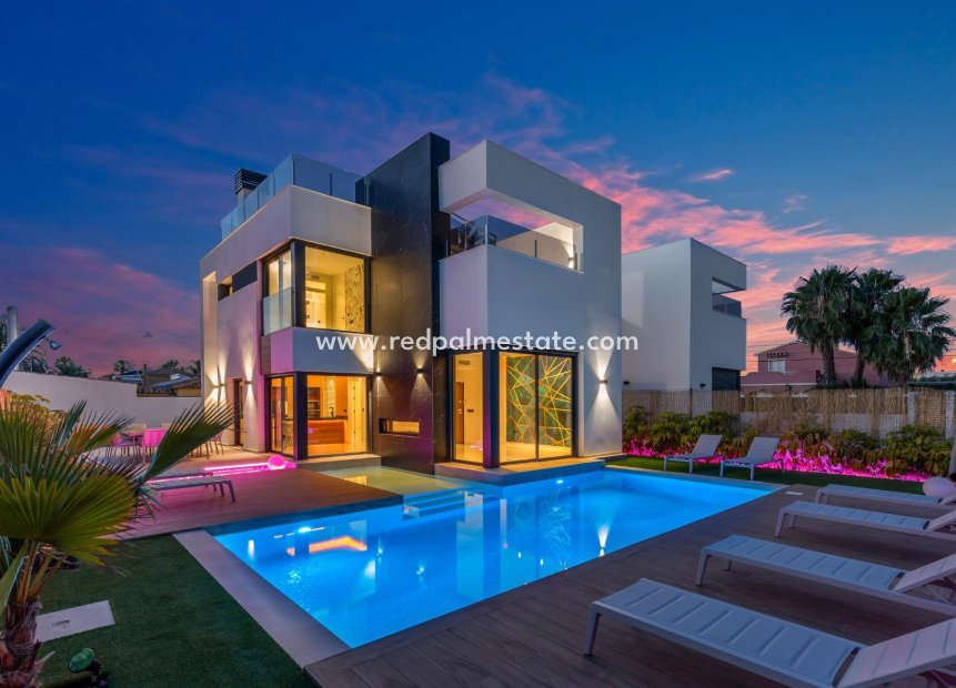 Återförsäljning - Villa -
Torrevieja - La Siesta - El Salado - Torreta