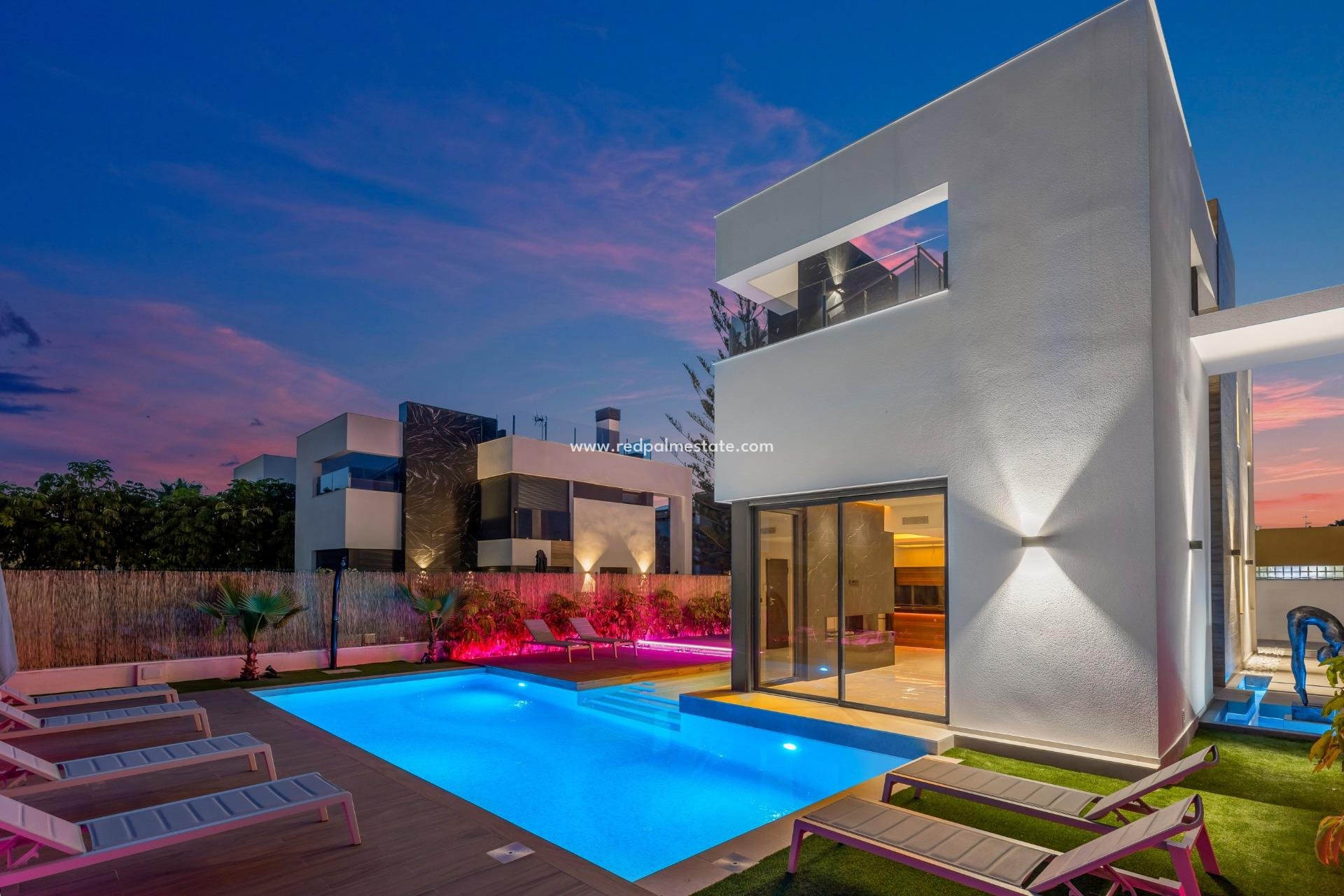 Återförsäljning - Villa -
Torrevieja - La Siesta - El Salado - Torreta