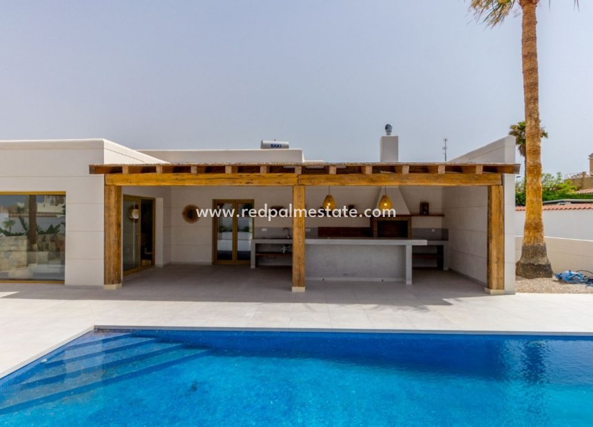 Återförsäljning - Villa -
Torrevieja - La Siesta - El Salado -  Torreta