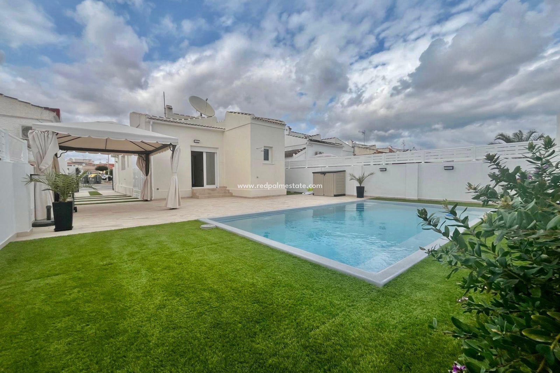 Återförsäljning - Villa -
Torrevieja - La Siesta - El Salado -  Torreta