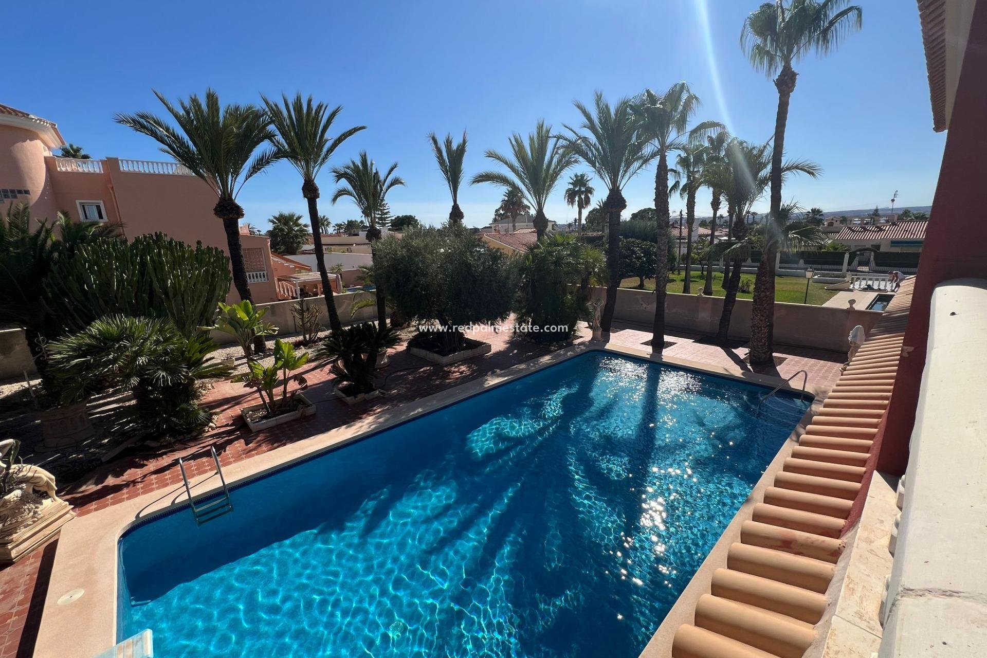 Återförsäljning - Villa -
Torrevieja - La Siesta - El Salado -  Torreta