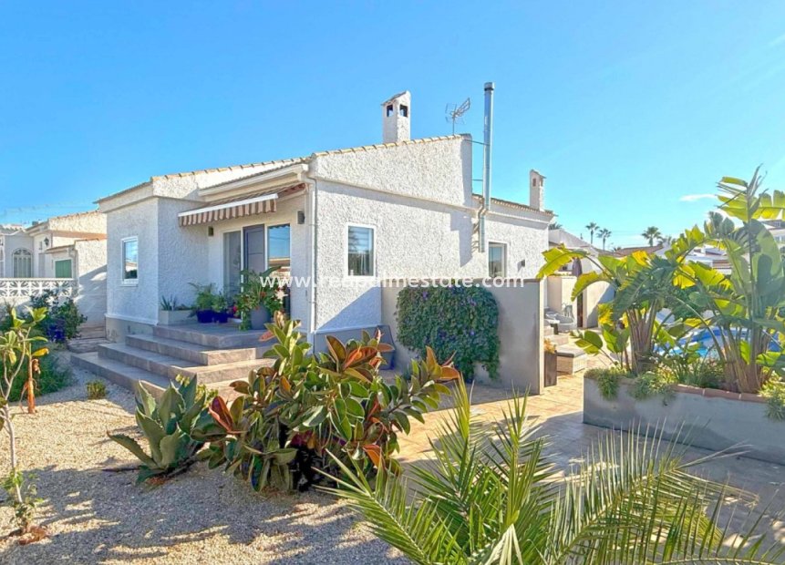 Återförsäljning - Villa -
Torrevieja - La Siesta - El Salado -  Torreta