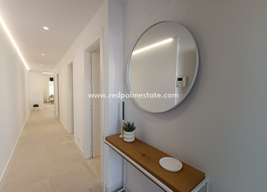 Återförsäljning - Villa -
Torrevieja - La Siesta - El Salado - Torreta