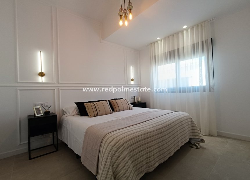 Återförsäljning - Villa -
Torrevieja - La Siesta - El Salado - Torreta