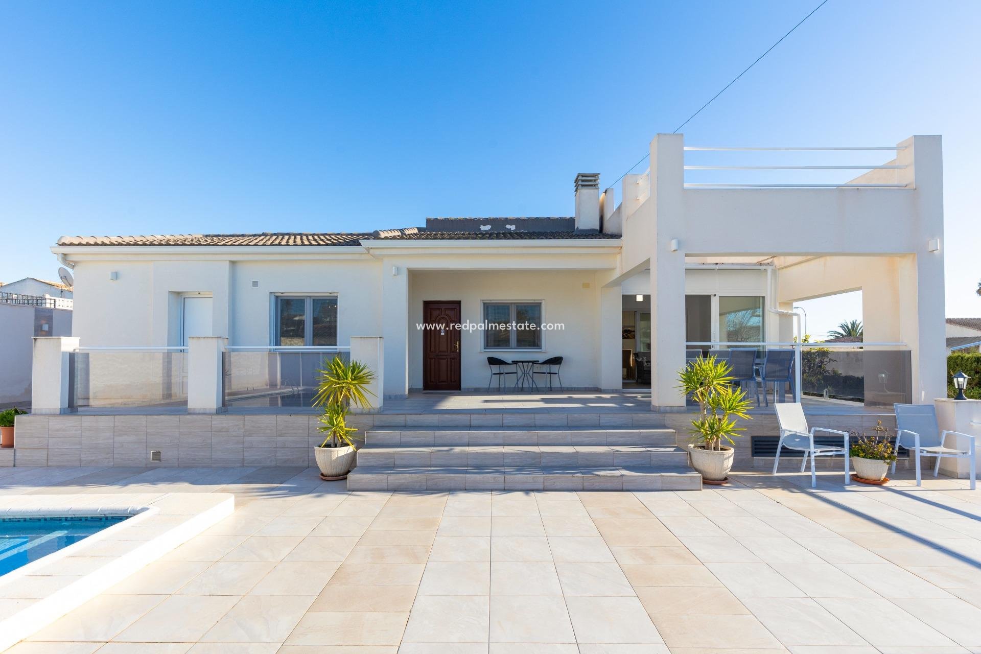 Återförsäljning - Villa -
Torrevieja - La Siesta - El Salado -  Torreta