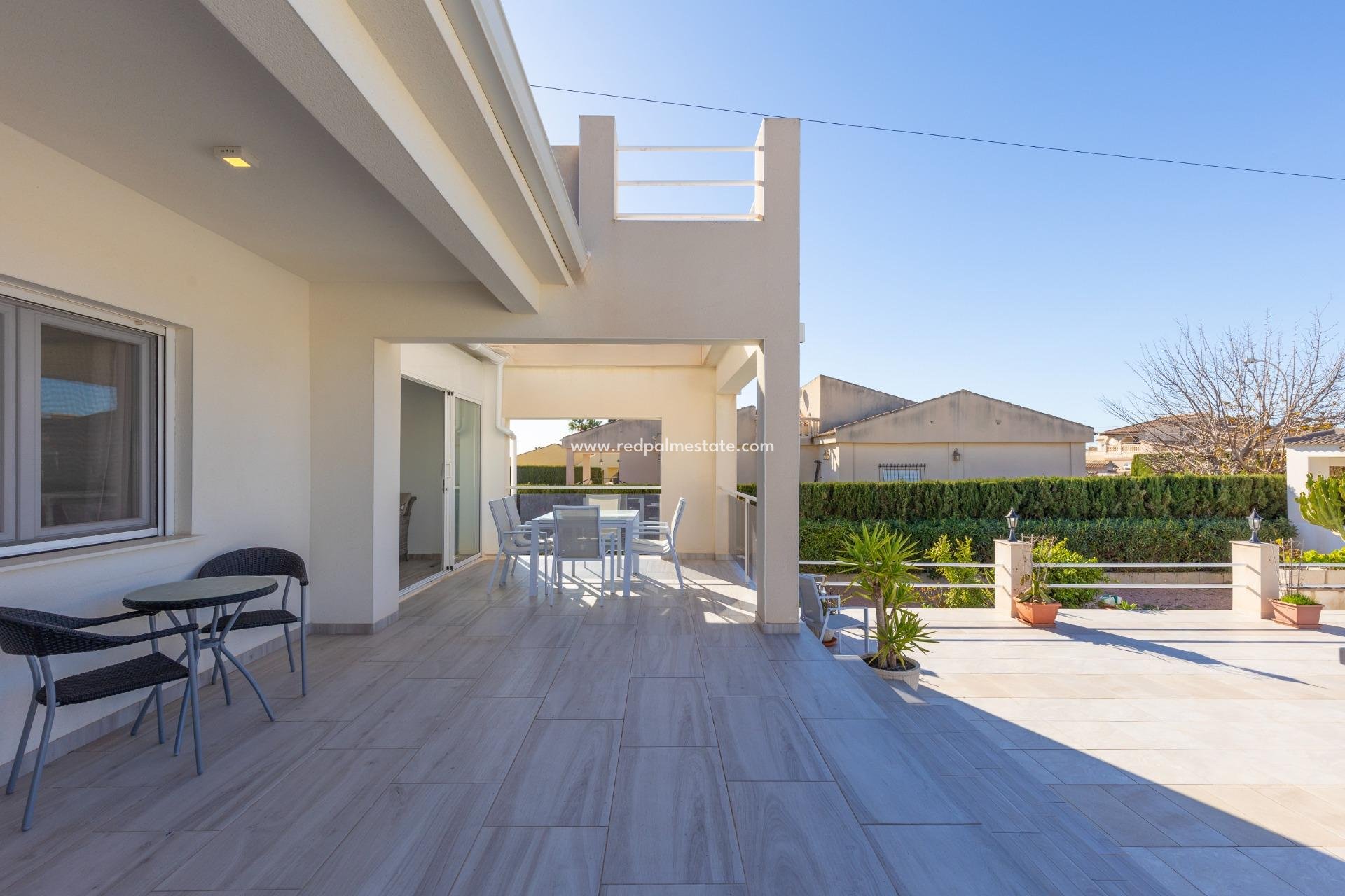 Återförsäljning - Villa -
Torrevieja - La Siesta - El Salado -  Torreta