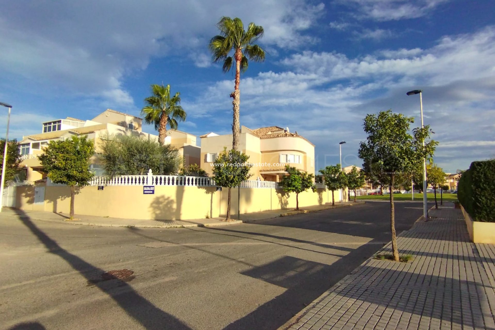 Återförsäljning - Villa -
Torrevieja - La Siesta - El Salado -  Torreta
