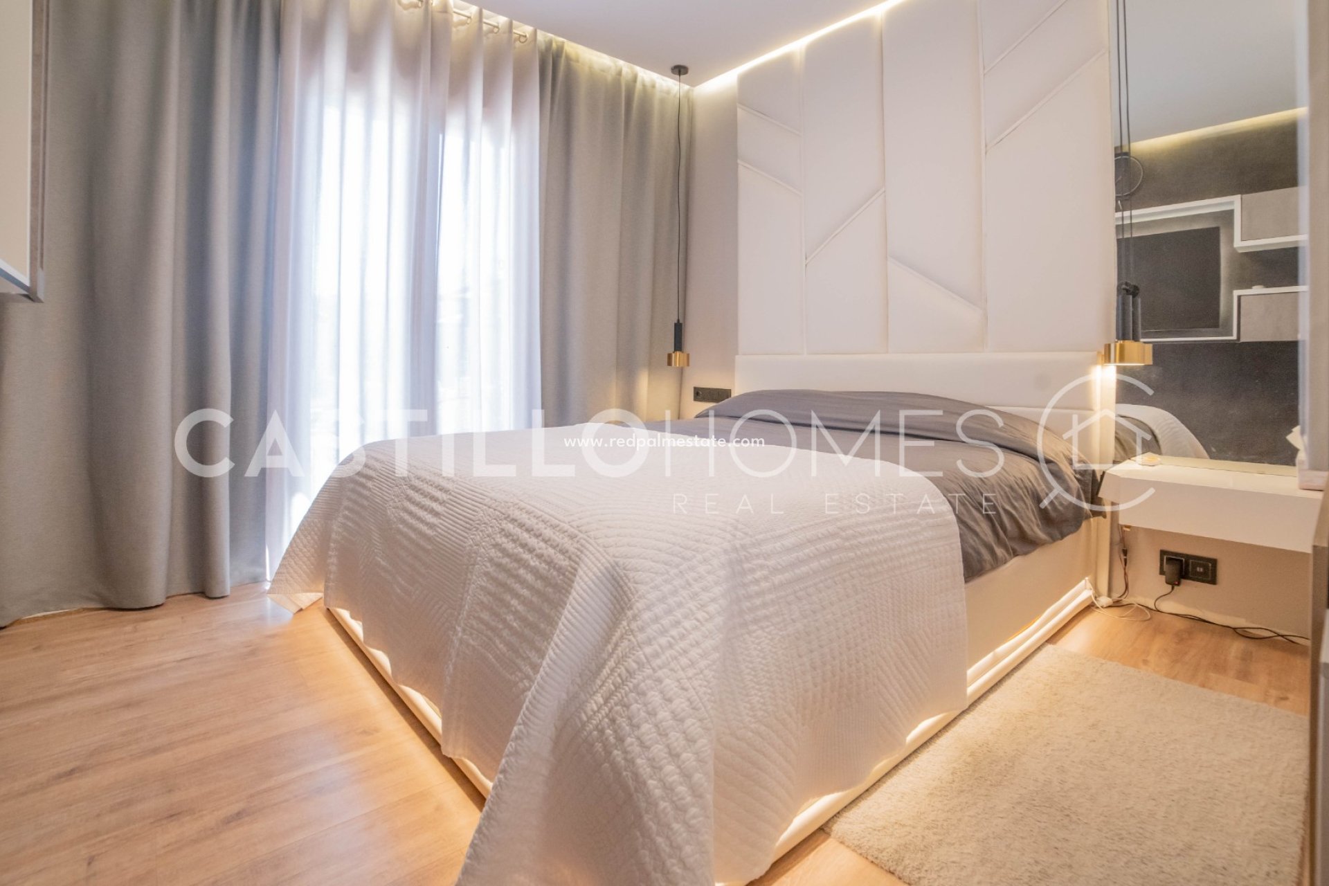 Återförsäljning - Villa -
Torrevieja - La Siesta - El Salado -  Torreta