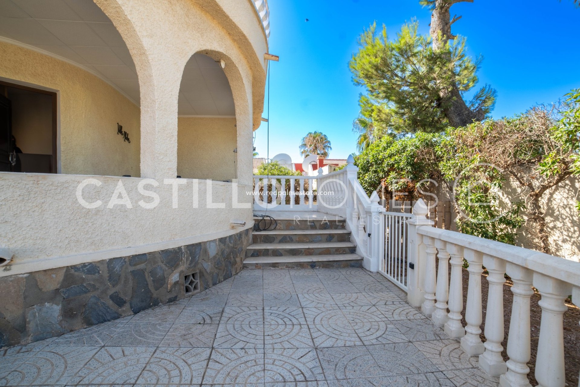Återförsäljning - Villa -
Torrevieja - La Siesta - El Salado -  Torreta