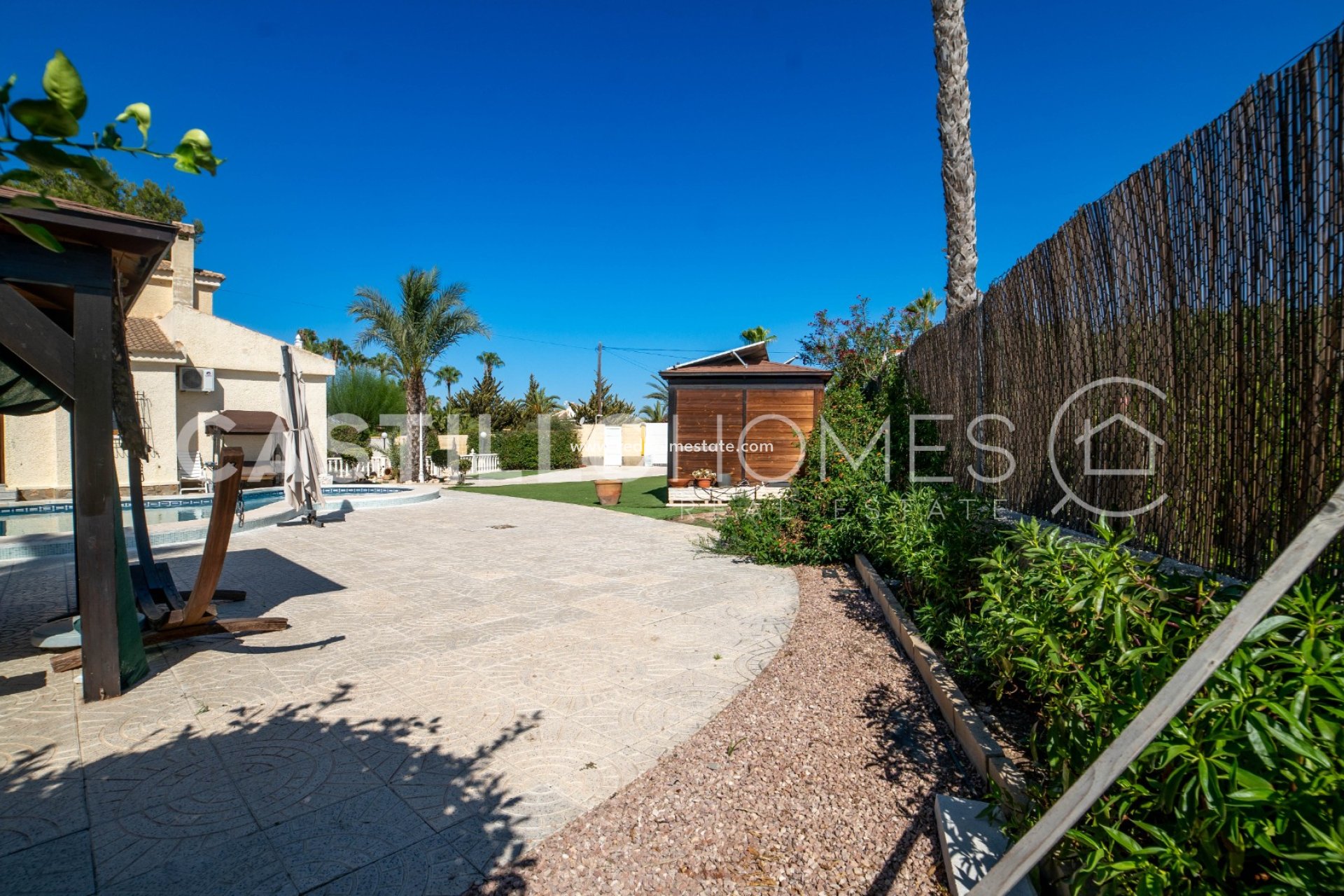 Återförsäljning - Villa -
Torrevieja - La Siesta - El Salado -  Torreta