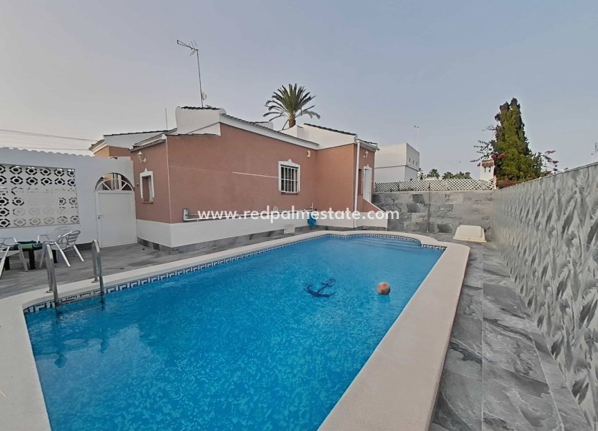 Återförsäljning - Villa -
Torrevieja - La Siesta - El Salado -  Torreta