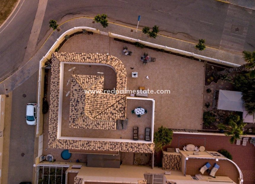 Återförsäljning - Villa -
Torrevieja - La Siesta - El Salado -  Torreta