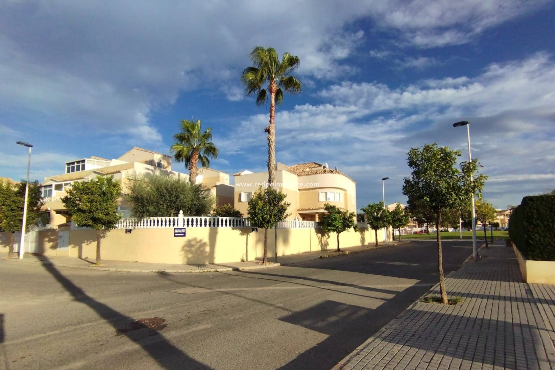 Återförsäljning - Villa -
Torrevieja - La Siesta - El Salado -  Torreta