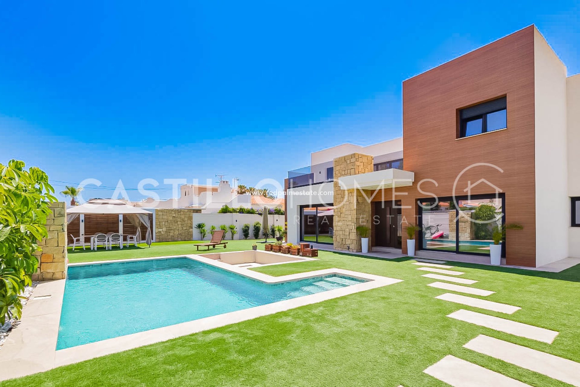 Återförsäljning - Villa -
Torrevieja - La Siesta - El Salado -  Torreta