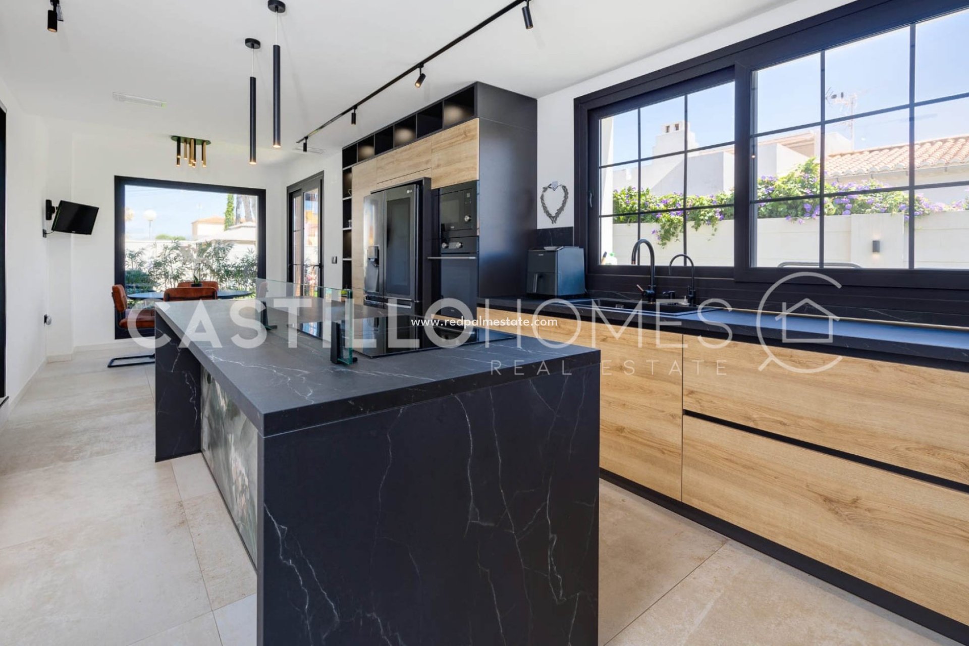 Återförsäljning - Villa -
Torrevieja - La Siesta - El Salado -  Torreta