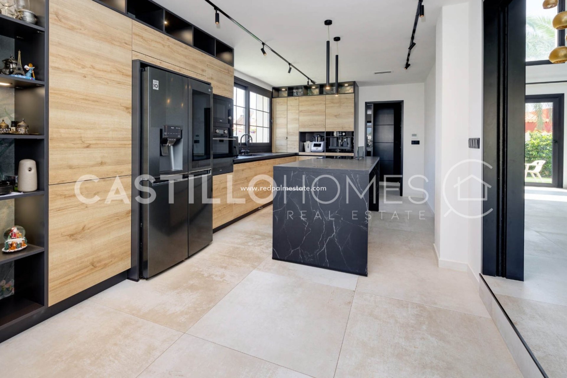 Återförsäljning - Villa -
Torrevieja - La Siesta - El Salado -  Torreta