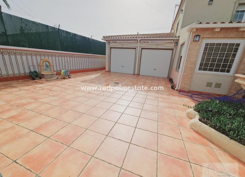 Återförsäljning - Villa -
Torrevieja - La Siesta - El Salado -  Torreta