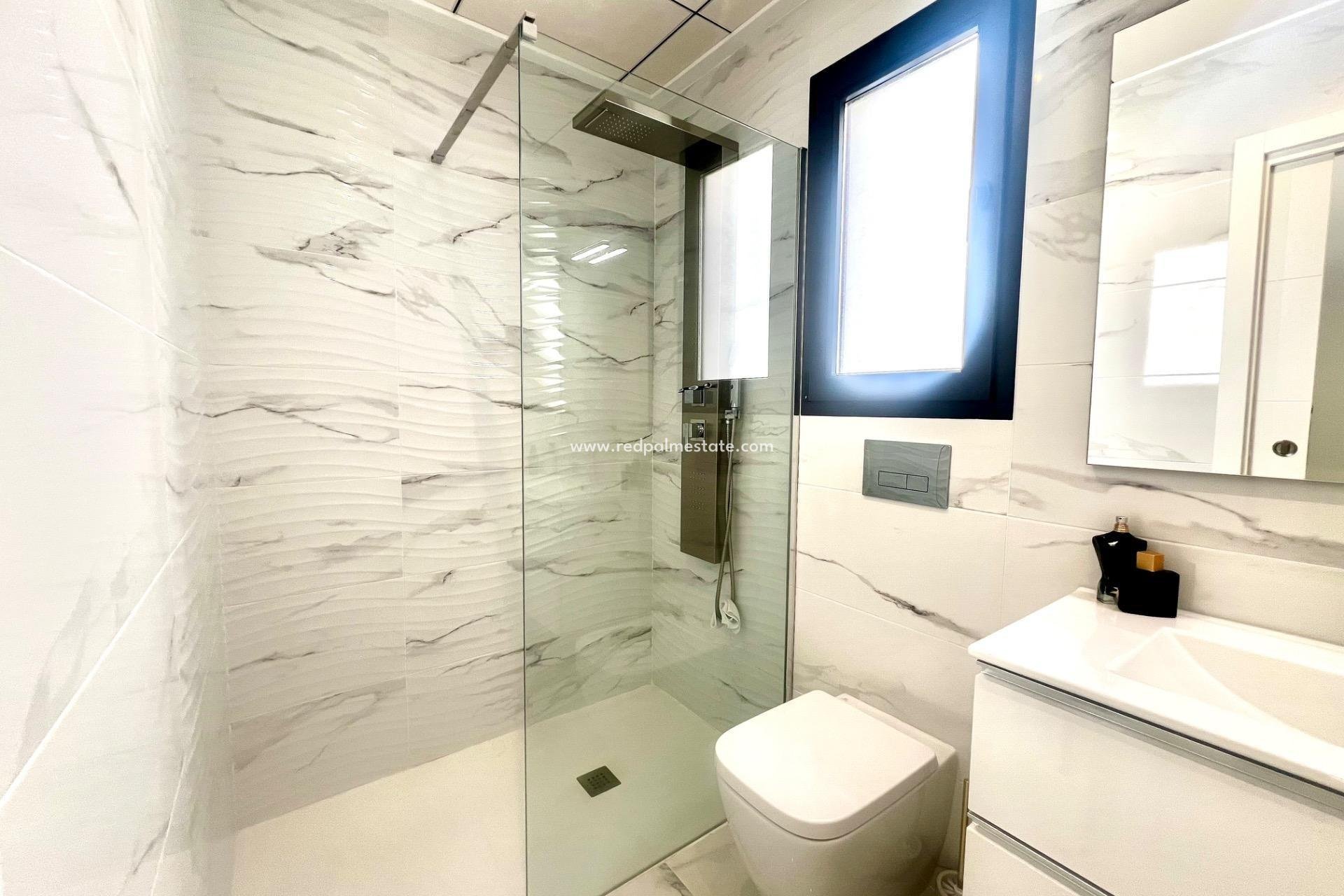 Återförsäljning - Villa -
Torrevieja - La Siesta - El Salado -  Torreta