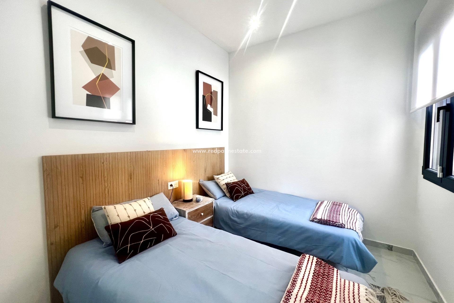 Återförsäljning - Villa -
Torrevieja - La Siesta - El Salado -  Torreta