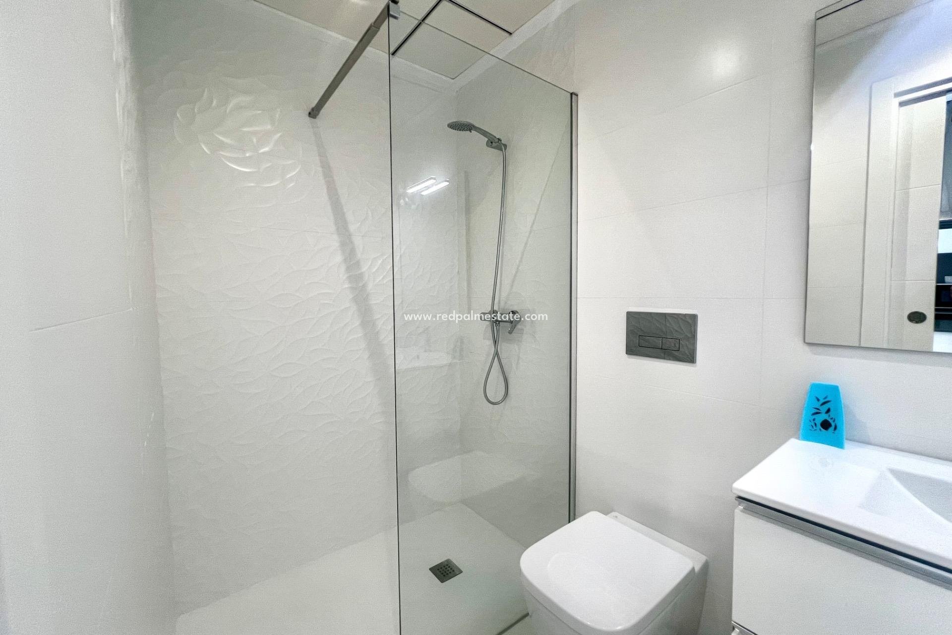 Återförsäljning - Villa -
Torrevieja - La Siesta - El Salado -  Torreta