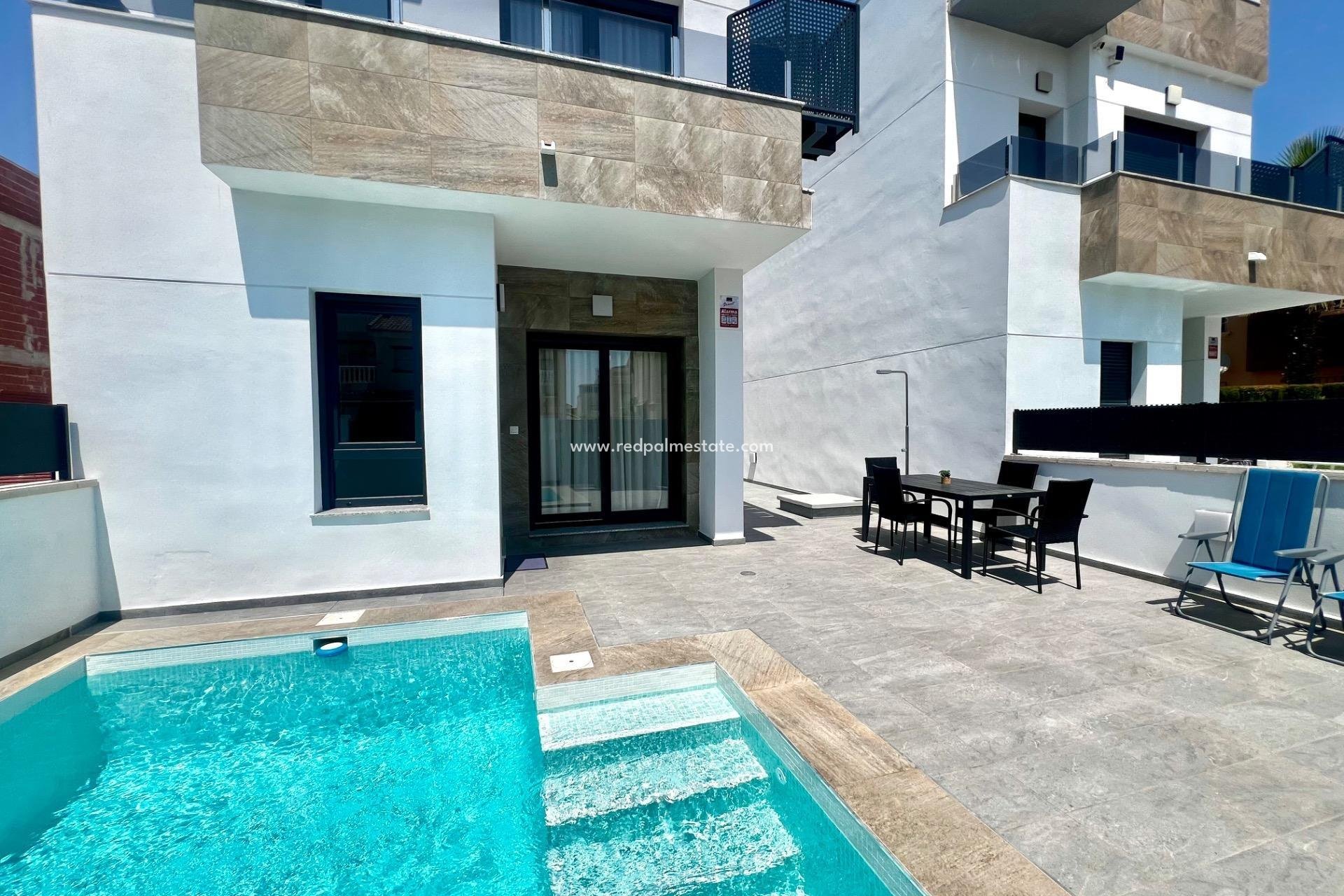 Återförsäljning - Villa -
Torrevieja - La Siesta - El Salado -  Torreta