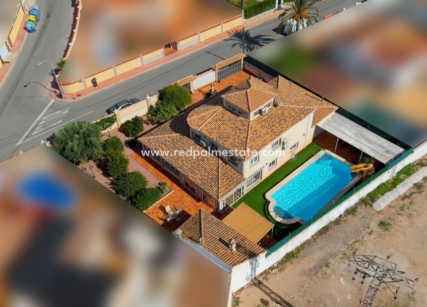 Återförsäljning - Villa -
Torrevieja - La Siesta - El Salado -  Torreta