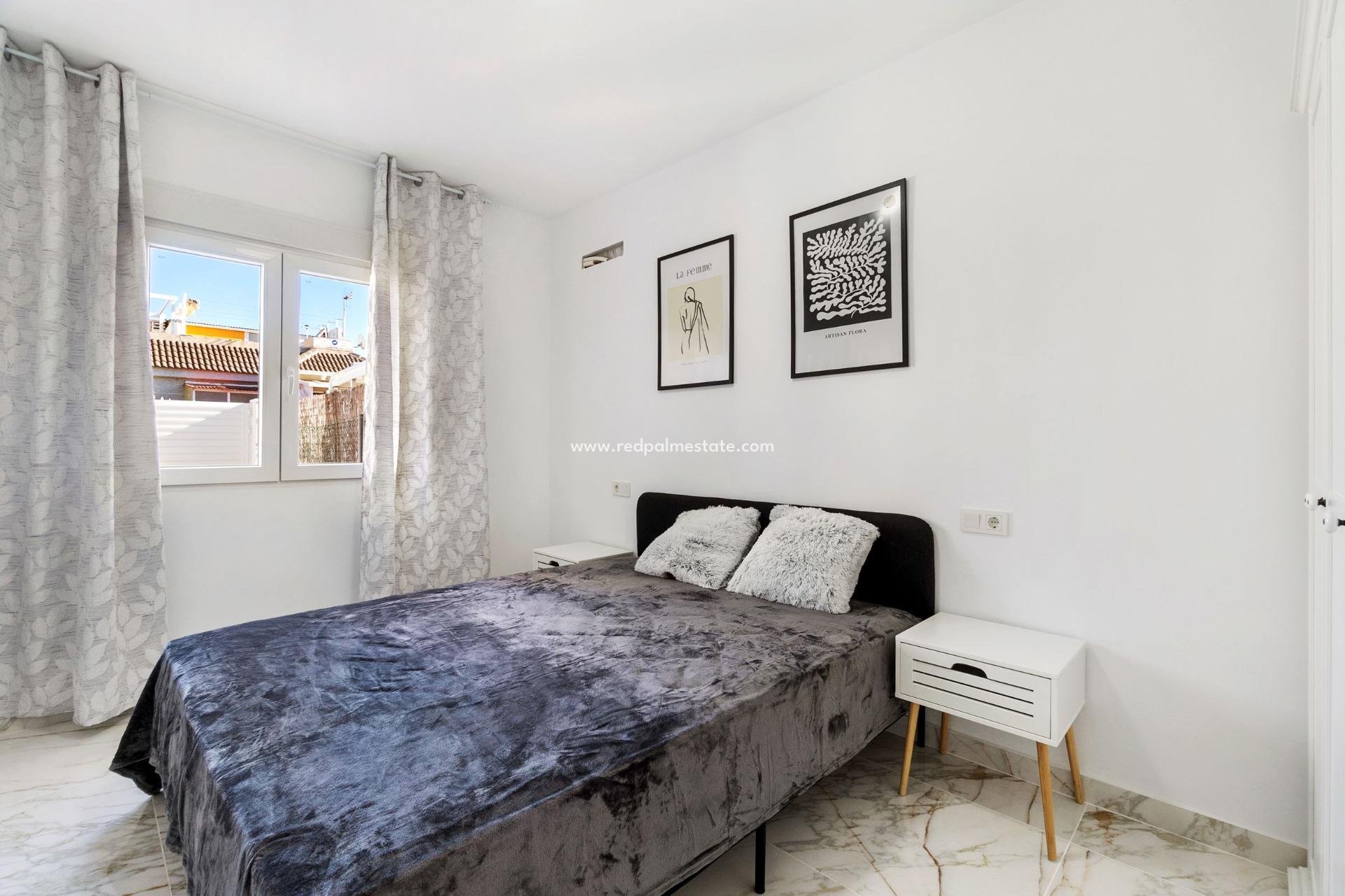 Återförsäljning - Villa -
Torrevieja - La Siesta - El Salado - Torreta