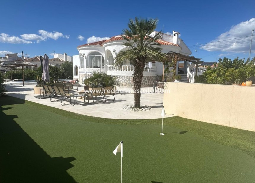 Återförsäljning - Villa -
Torrevieja - La Siesta - El Salado -  Torreta