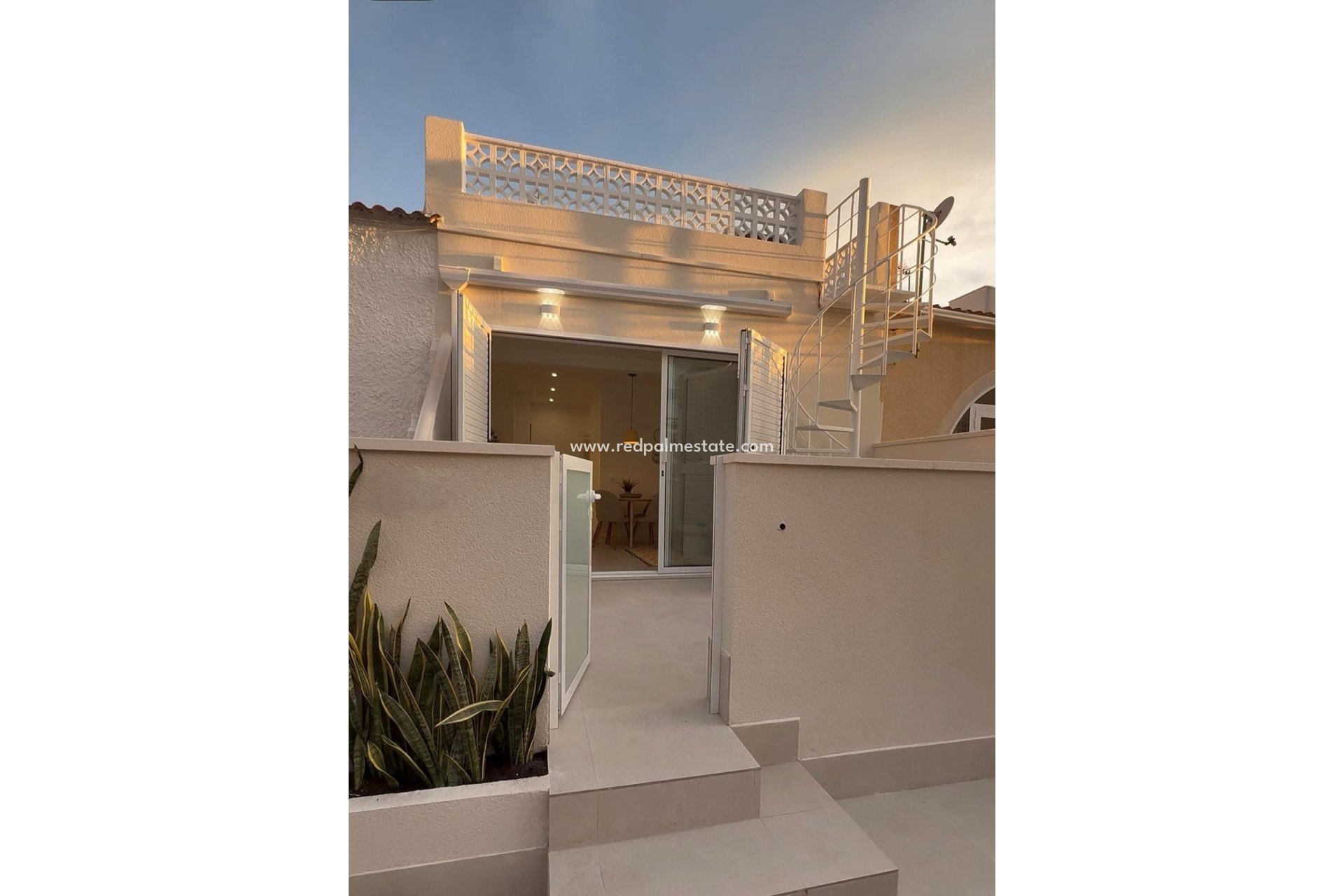 Återförsäljning - Villa -
Torrevieja - La Siesta - El Salado -  Torreta