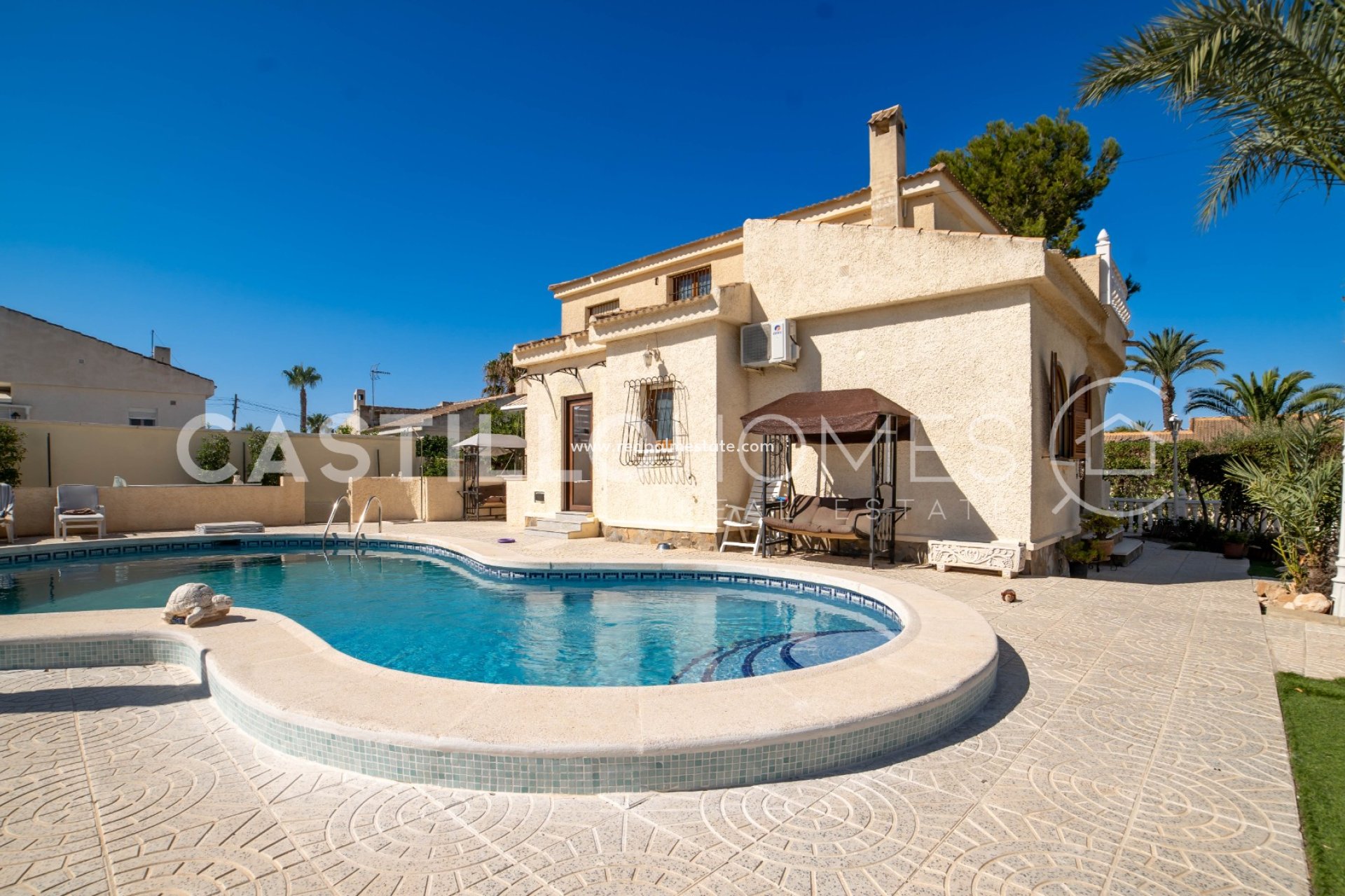 Återförsäljning - Villa -
Torrevieja - La Siesta - El Salado -  Torreta