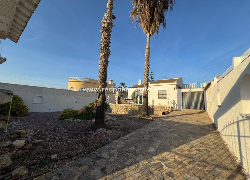 Återförsäljning - Villa -
Torrevieja - La Siesta - El Salado -  Torreta
